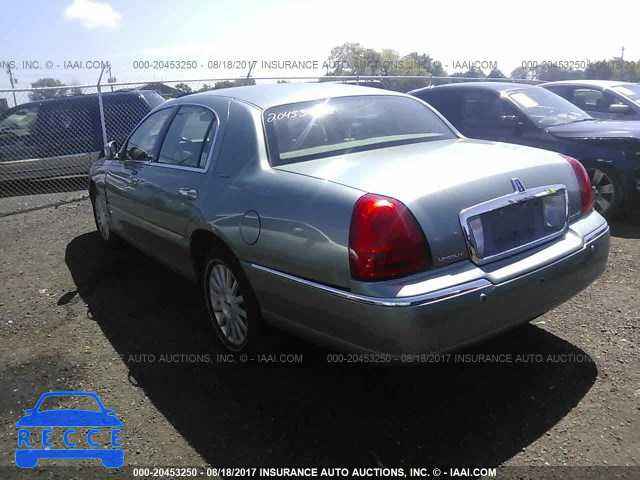 2004 Lincoln Town Car 1LNHM81W54Y621245 Bild 2