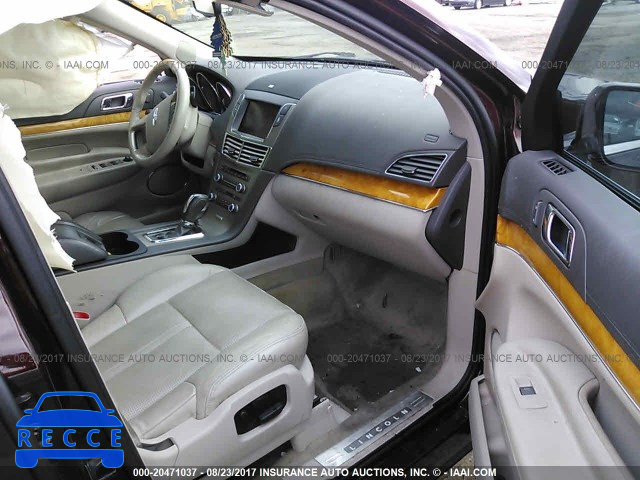 2010 LINCOLN MKT 2LMHJ5AT9ABJ10650 зображення 4