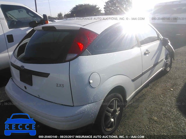 2000 Ford Focus 3FAFP3134YR257471 image 3