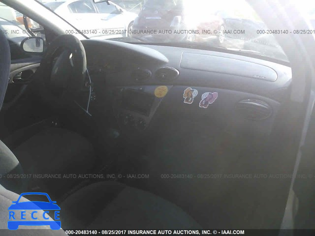 2000 Ford Focus 3FAFP3134YR257471 image 4