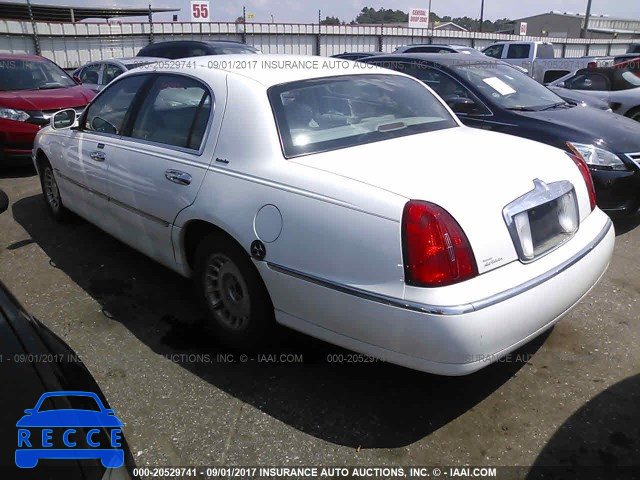 1999 Lincoln Town Car 1LNHM81W2XY711456 Bild 2