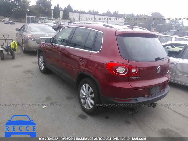 2011 Volkswagen Tiguan WVGBV7AX9BW000590 image 2