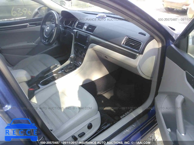 2017 VOLKSWAGEN PASSAT 1VWCT7A32HC062366 image 4