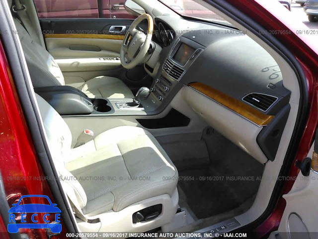 2010 Lincoln MKT 2LMHJ5FR4ABJ22637 image 4