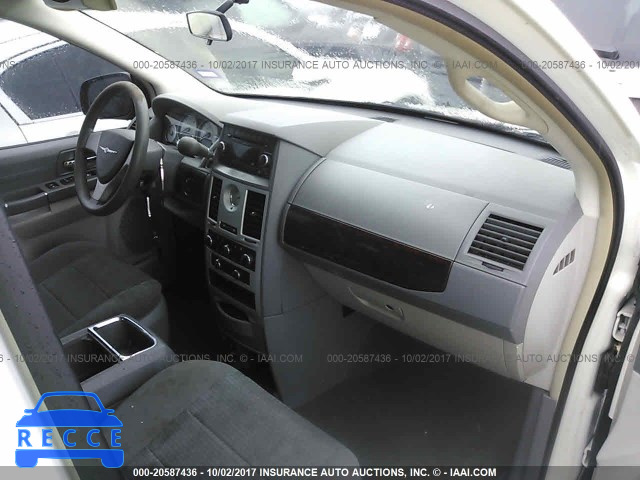 2010 Chrysler Town and Country 2A4RR4DE7AR281516 зображення 4