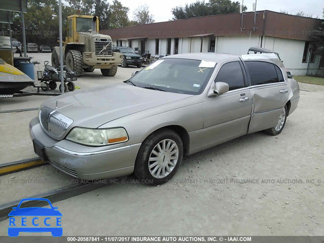 2003 Lincoln Town Car SIGNATURE 1LNHM82W83Y622757 Bild 1