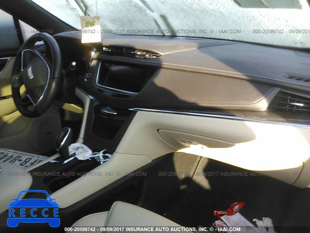 2017 Cadillac XT5 1GYKNARS8HZ231928 image 4