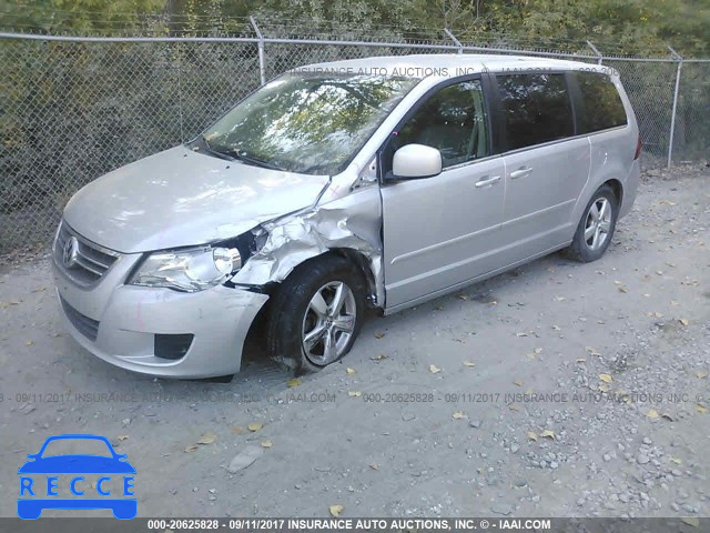 2010 Volkswagen Routan 2V4RW3D16AR295886 image 1