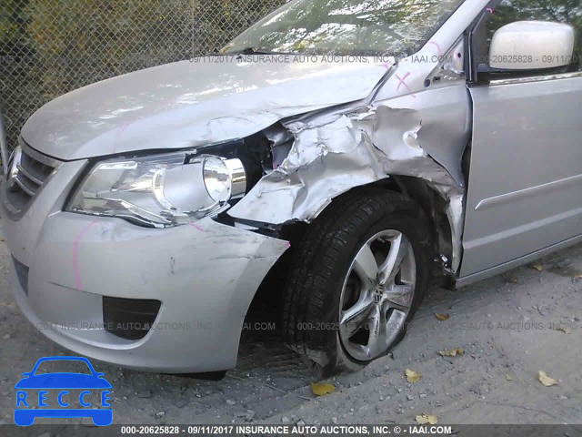 2010 Volkswagen Routan 2V4RW3D16AR295886 image 5