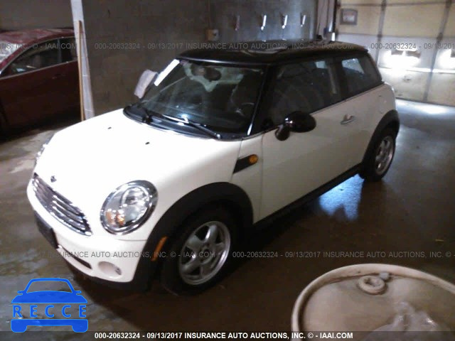 2010 Mini Cooper WMWMF3C50ATZ62093 image 1