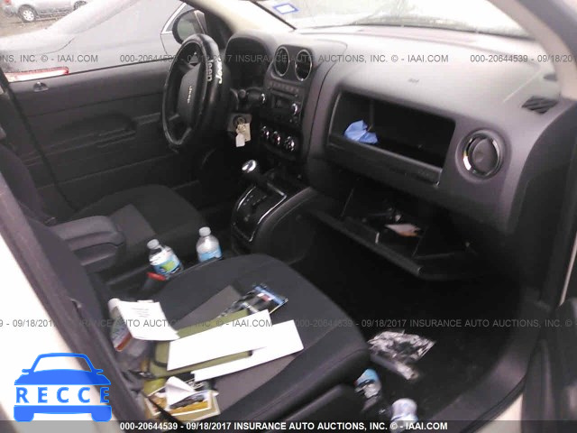 2010 Jeep Compass 1J4NT4FA0AD581508 image 4