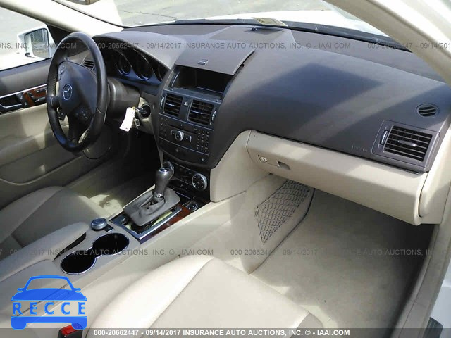 2011 Mercedes-benz C WDDGF8BB5BR170210 image 4
