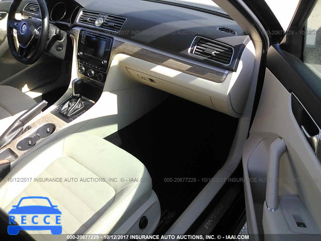 2017 VOLKSWAGEN PASSAT SEL PREMIUM 1VWCM7A34HC070577 image 4
