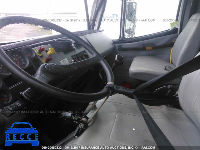 1997 FREIGHTLINER FL70 1FV6HLBB2VH674215 image 4