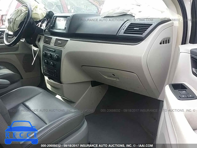 2010 Volkswagen Routan 2V4RW3D15AR406802 image 4