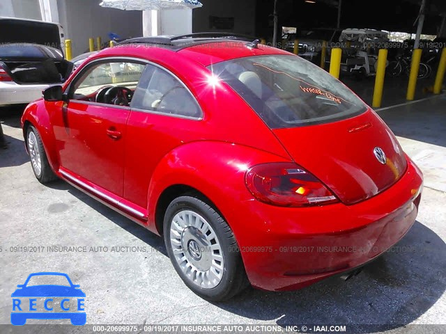 2014 Volkswagen Beetle 3VWJP7AT0EM633262 Bild 2