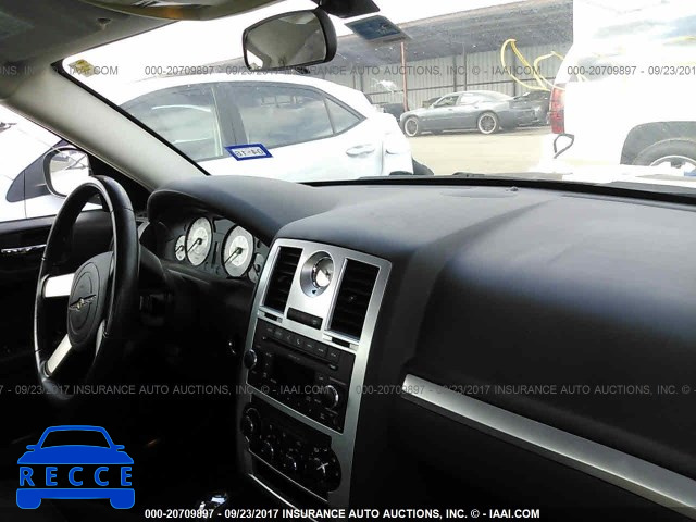 2010 Chrysler 300 2C3CA5CV0AH251617 image 4