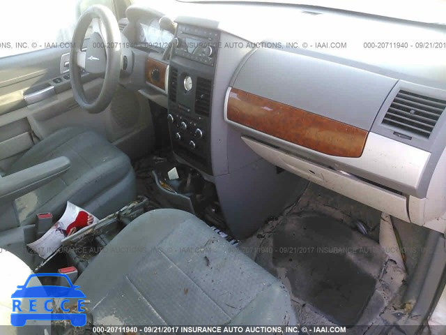2008 Chrysler Town and Country 2A8HR54PX8R657234 image 4