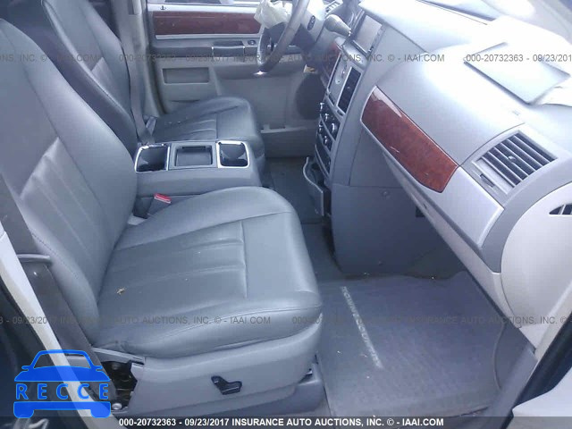 2009 Chrysler Town and Country 2A8HR54199R598173 image 4