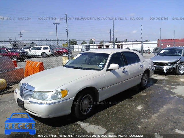 2000 Lincoln Town Car CARTIER 1LNHM83W3YY798900 зображення 1