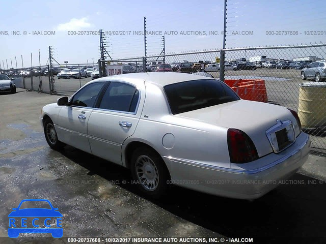 2000 Lincoln Town Car CARTIER 1LNHM83W3YY798900 Bild 2