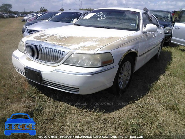 2003 Lincoln Town Car SIGNATURE 1LNHM82W63Y694461 Bild 1