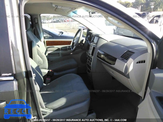 2010 Chrysler Town & Country TOURING 2A4RR5D10AR404463 image 4