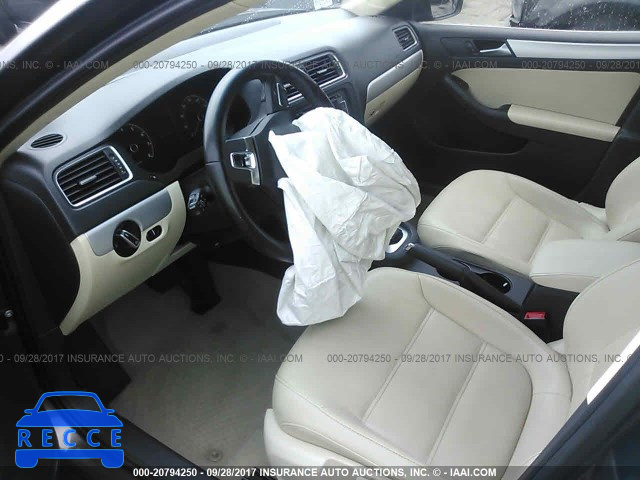 2011 Volkswagen Jetta 3VWLX7AJ2BM399046 image 4