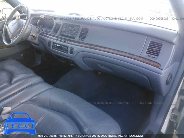 1997 Lincoln Town Car 1LNLM82W7VY700880 image 4