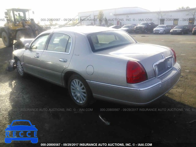 2003 Lincoln Town Car SIGNATURE 1LNHM82W83Y687155 image 2