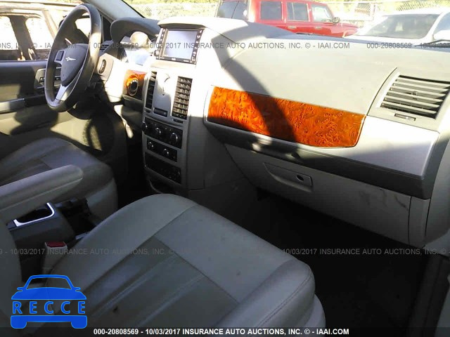2008 Chrysler Town and Country 2A8HR54P38R843939 image 4