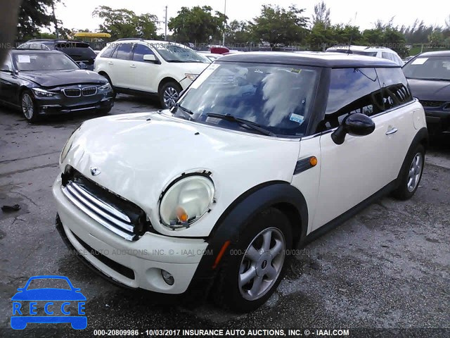 2010 Mini Cooper WMWMF3C56ATZ61367 image 1