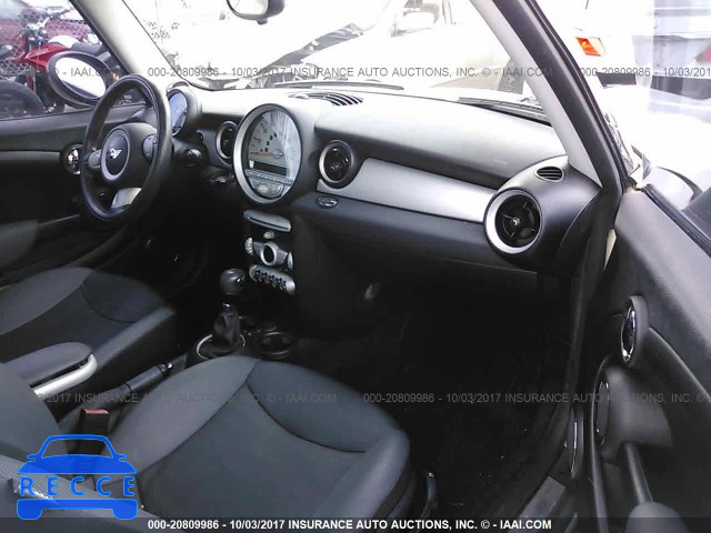 2010 Mini Cooper WMWMF3C56ATZ61367 image 4