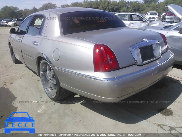 2000 Lincoln Town Car SIGNATURE 1LNHM82W8YY816227 image 2