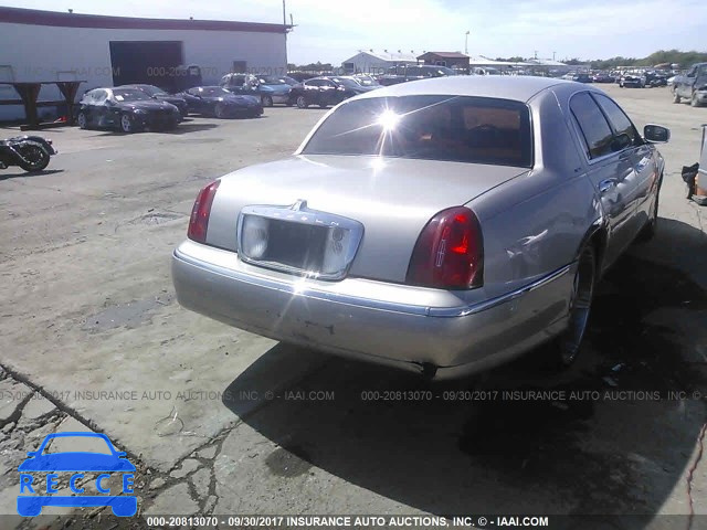 2000 Lincoln Town Car SIGNATURE 1LNHM82W8YY816227 Bild 3