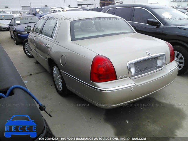 2005 Lincoln Town Car SIGNATURE 1LNHM81W35Y617132 Bild 2