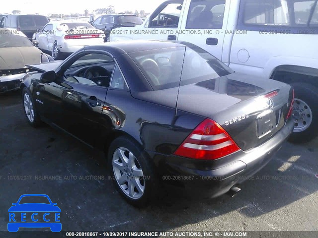 2000 Mercedes-benz SLK WDBKK47F8YF148909 image 2