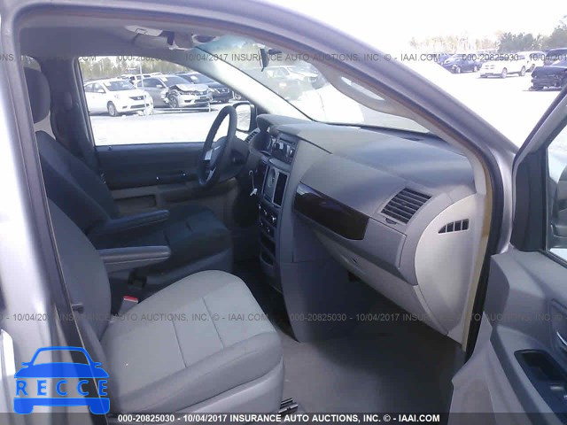 2010 CHRYSLER TOWN & COUNTRY LX 2A4RR2D17AR427737 Bild 4