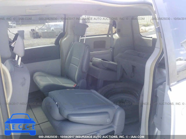 2010 CHRYSLER TOWN & COUNTRY LX 2A4RR2D17AR427737 Bild 7