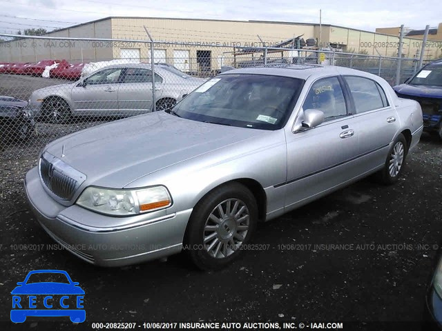 2003 Lincoln Town Car SIGNATURE 1LNHM82W33Y661093 Bild 1