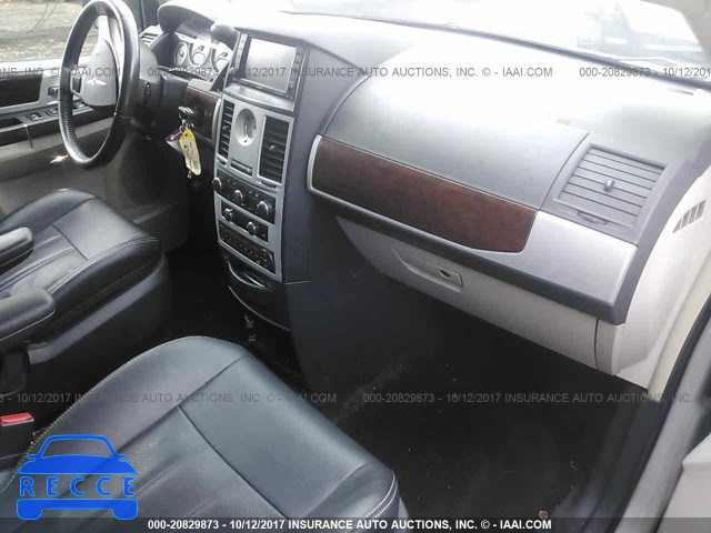 2010 CHRYSLER TOWN & COUNTRY TOURING PLUS 2A4RR8D16AR380977 зображення 4