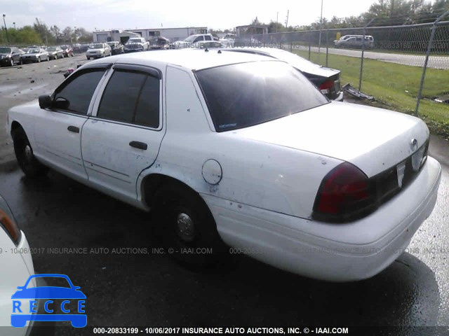 2001 Ford Crown Victoria 2FAFP71W01X138079 image 2