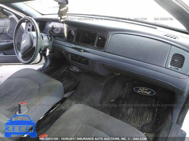 2001 Ford Crown Victoria 2FAFP71W01X138079 image 4