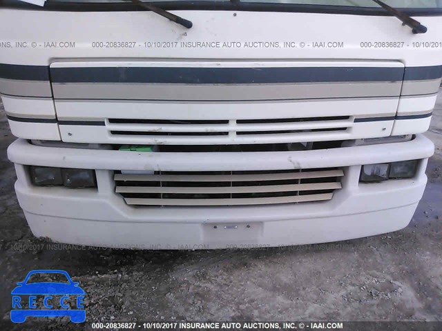 1995 CHEVROLET P30 1GBLP37N3S3302688 image 9