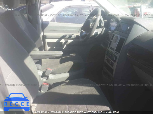 2010 Chrysler Town and Country 2A4RR4DE6AR315851 Bild 4