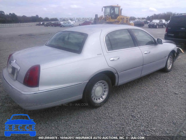 2000 Lincoln Town Car EXECUTIVE 1LNHM81W3YY887417 зображення 3