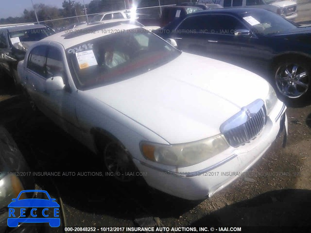 2000 Lincoln Town Car EXECUTIVE 1LNHM81W9YY891052 зображення 0