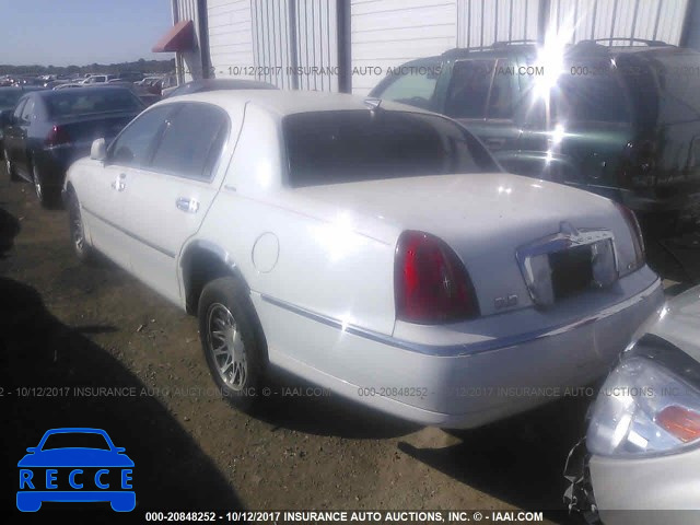 2000 Lincoln Town Car EXECUTIVE 1LNHM81W9YY891052 image 2