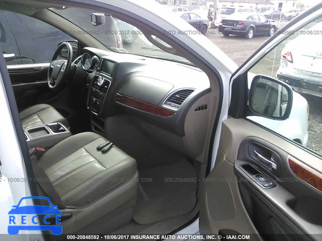 2015 Chrysler Town and Country 2C4RC1BG3FR695572 image 4
