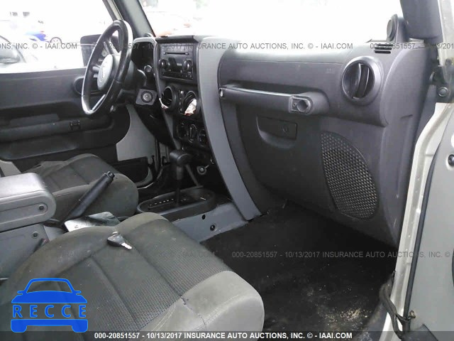 2007 Jeep Wrangler 1J4GA39197L120875 image 4